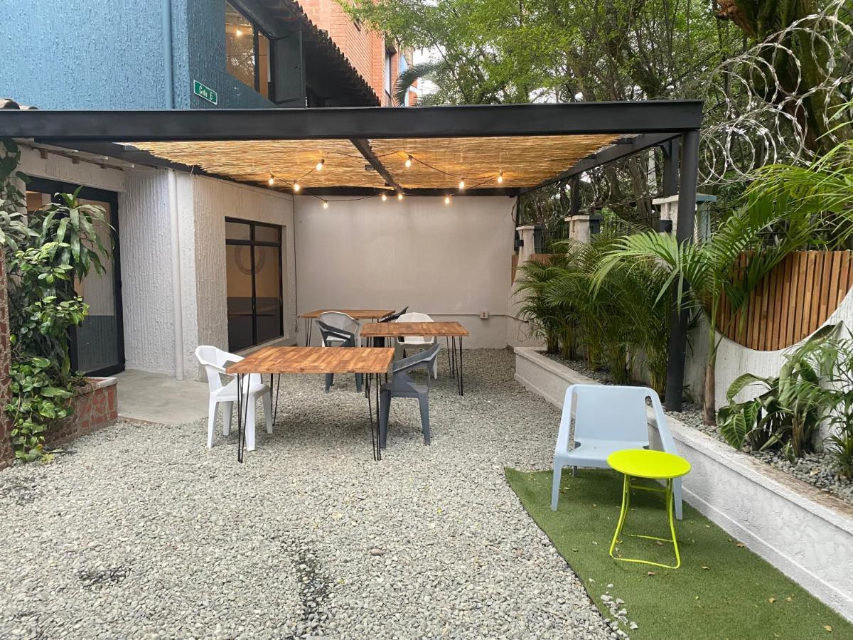 Отель Casa Mosaiko Patio Bonito Медельин Экстерьер фото