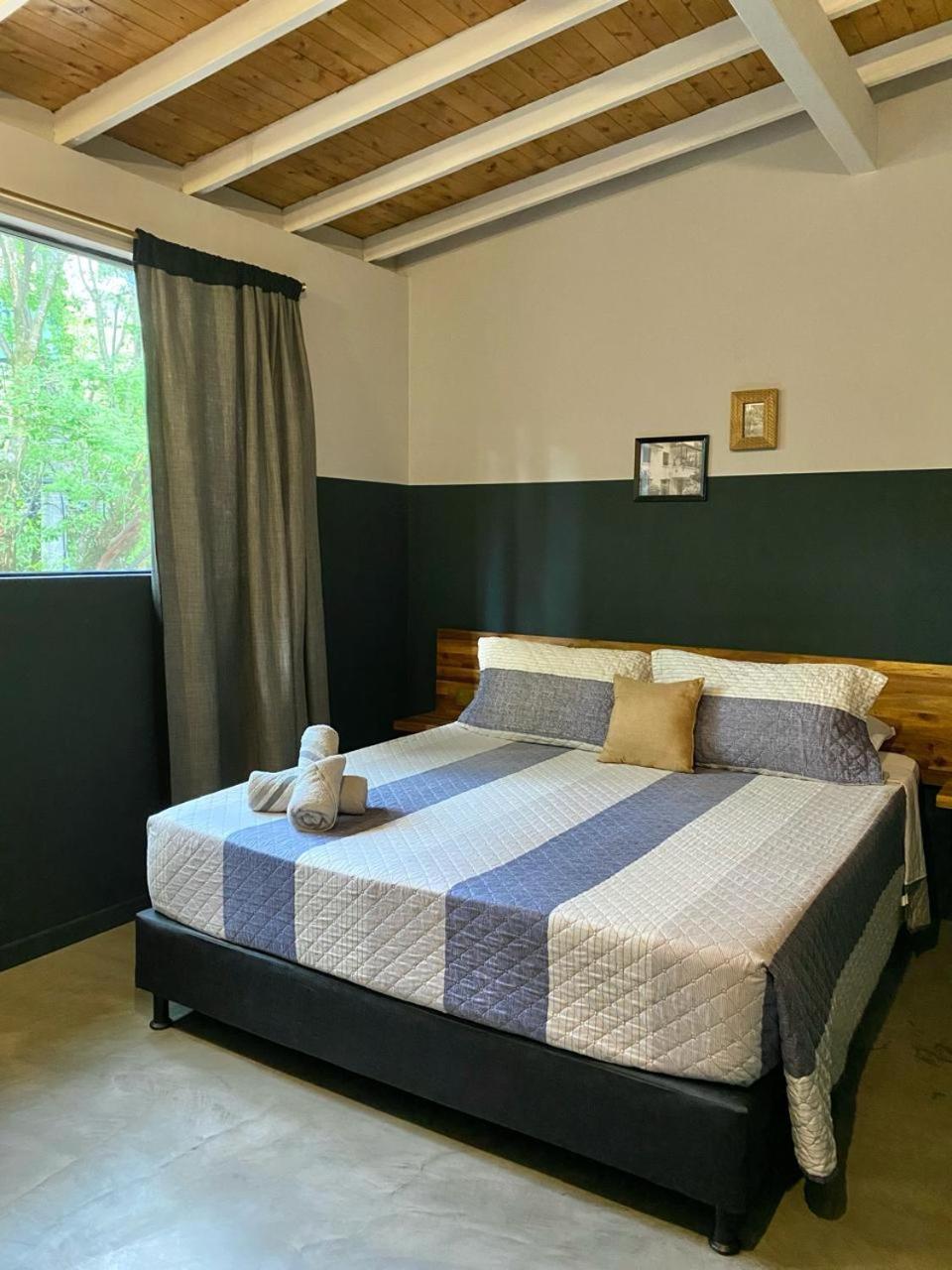 Отель Casa Mosaiko Patio Bonito Медельин Экстерьер фото