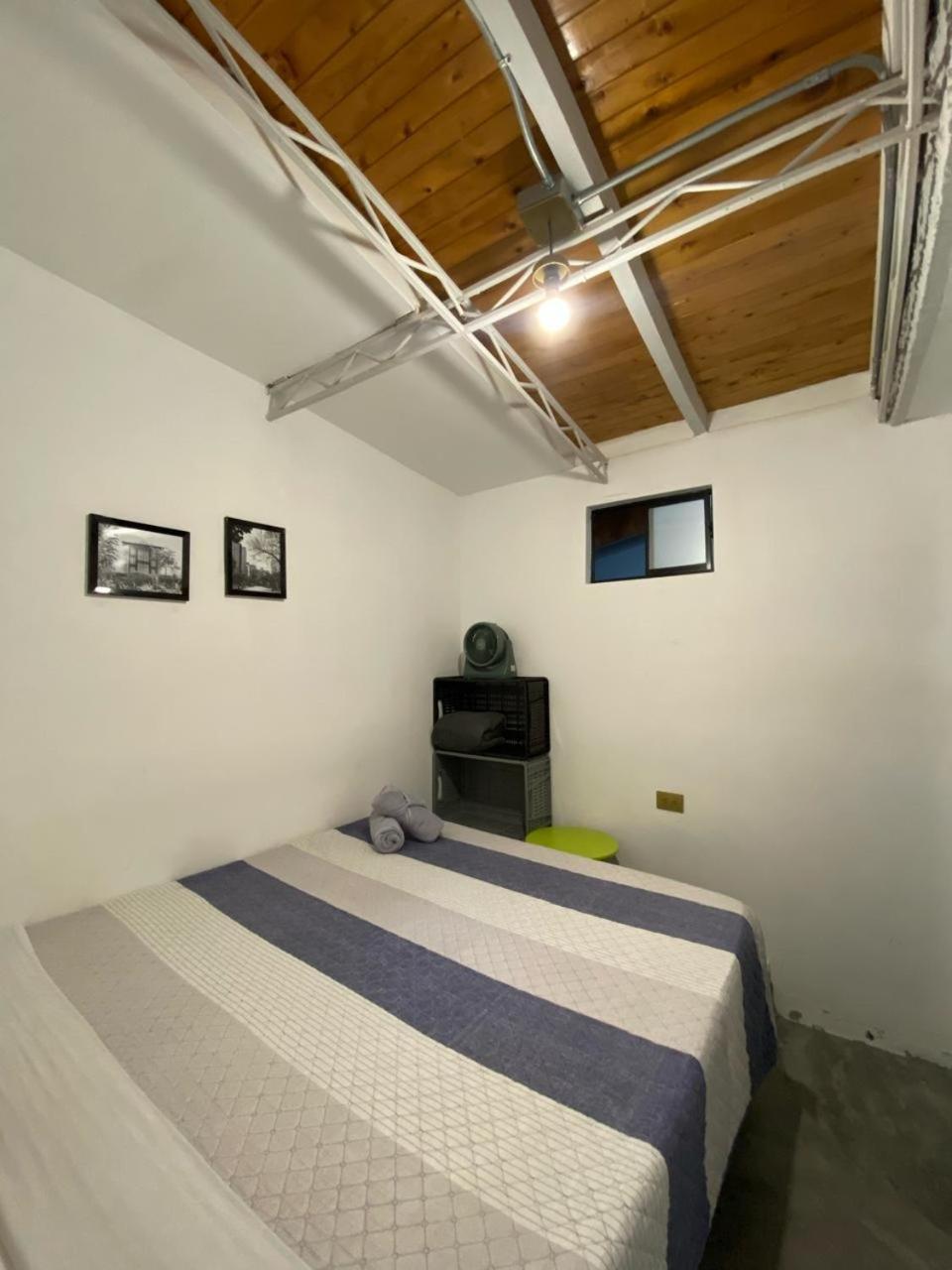 Отель Casa Mosaiko Patio Bonito Медельин Экстерьер фото